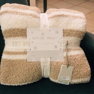 NWT Barefoot Dreams Blanket